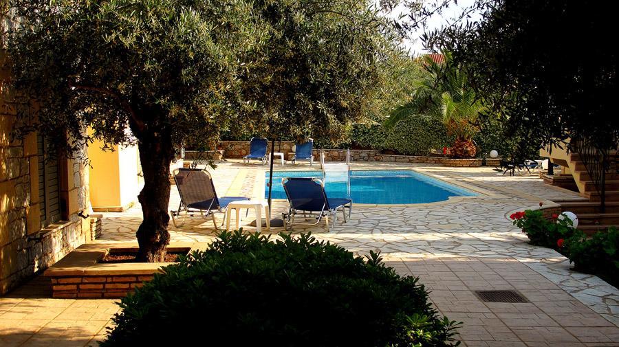 Finikes Apartments Ступа Екстериор снимка